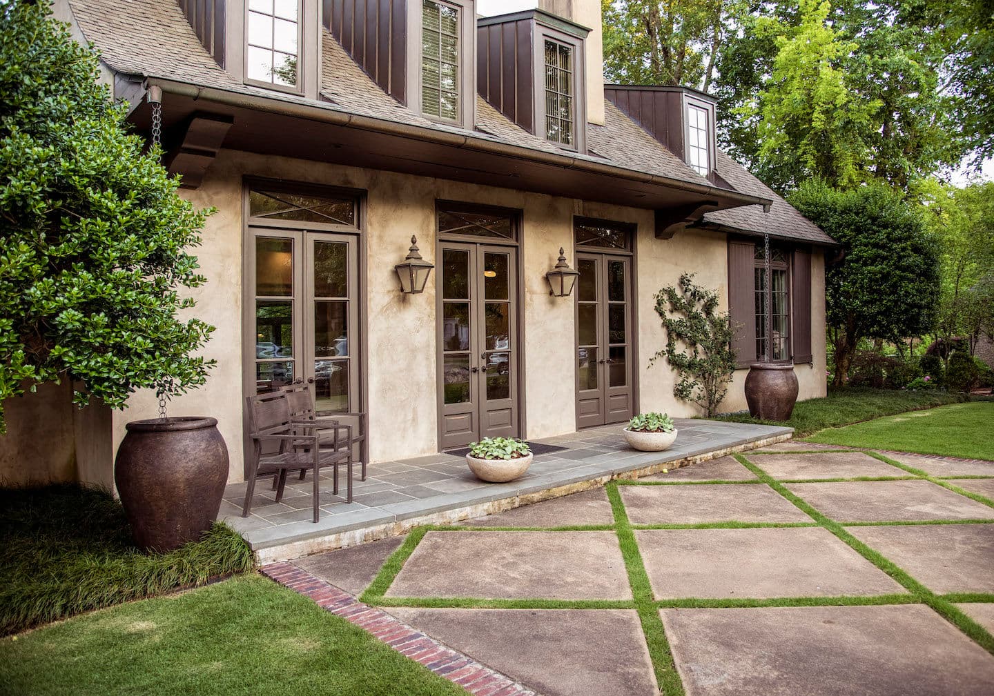 Gallery photos for Luxurious Outdoor Retreat in  Historic Brookhaven: Image #1